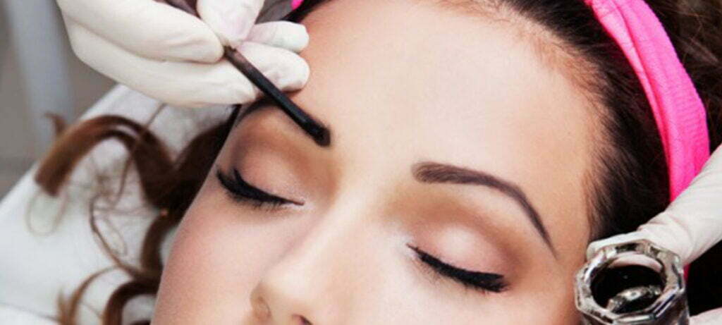 Design de Sobrancelha com Henna